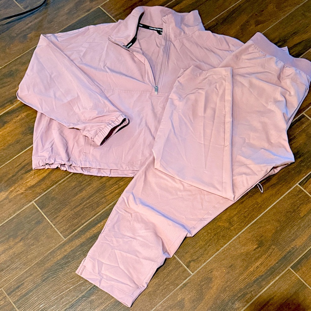 NWOT Calvin Klein mauve jogging suit. XXL/  XL